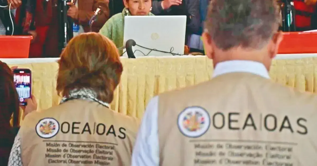 El TSE probó el funcionamiento del Sirepre junto con delegados extranjeros.