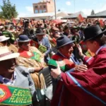 Gobierno boliviano entrega 62 antenas Starlink para estudiantes de El Alto