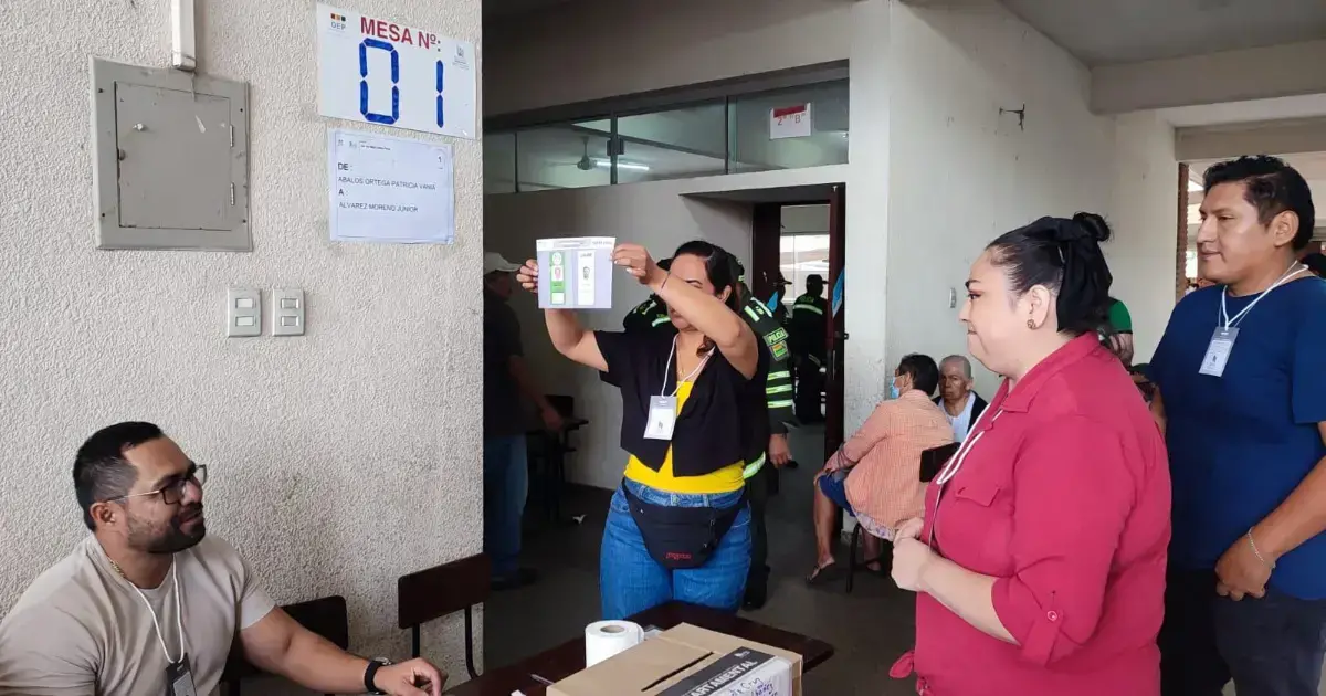 Votación electoral en Santa Cruz