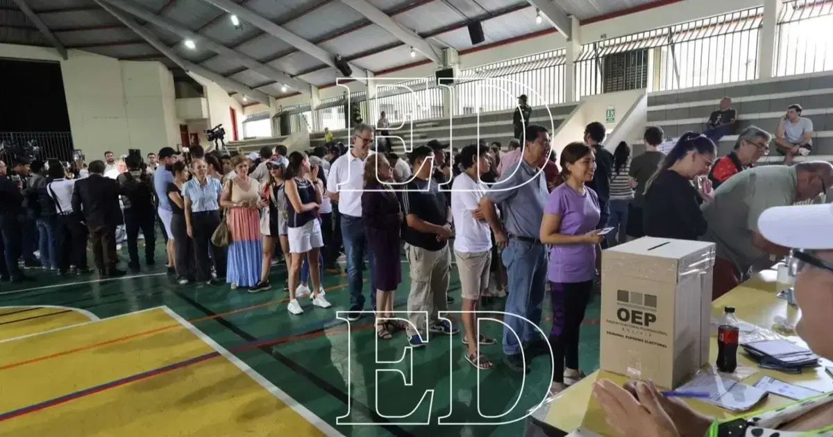 Recintos electorales reciben a los votantes