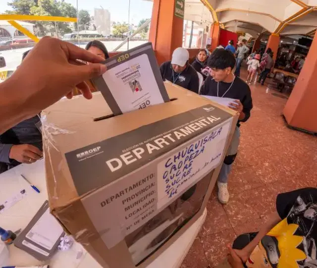 La votación en la Terminal de Buses de Sucre.