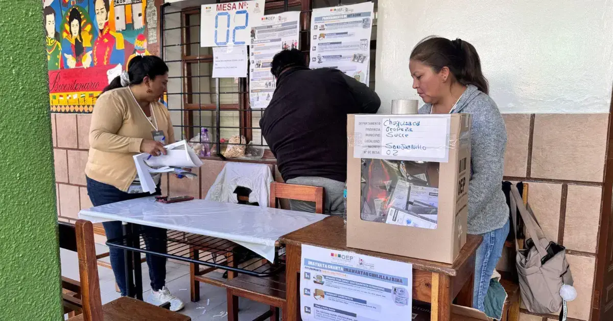 Cierre de mesas en la unidad educativa San Juanillo de Chuquisaca.
