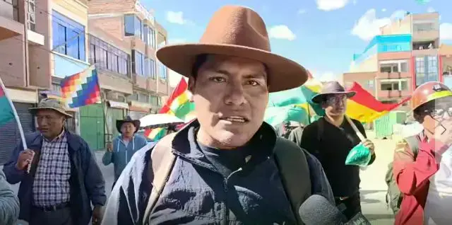 El excandidato René Yahuasi, este domingo, durante su marcha.