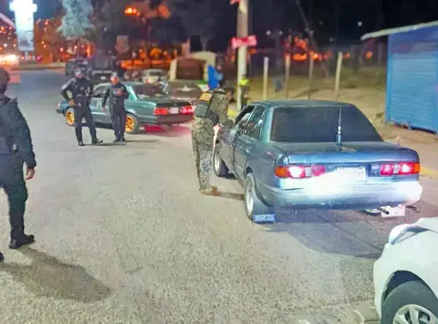 Un control de la Policía de Chuquisaca durante las primeras horas del domingo.