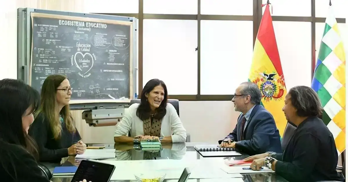 Reunión entre el representante del Banco Mundial y el Ministerio de Educación