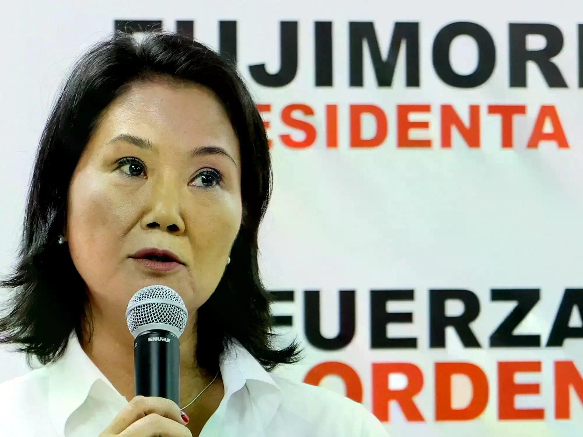 Keiko Fujimori pronuncia un discurso durante el recuento de votos en Lima.