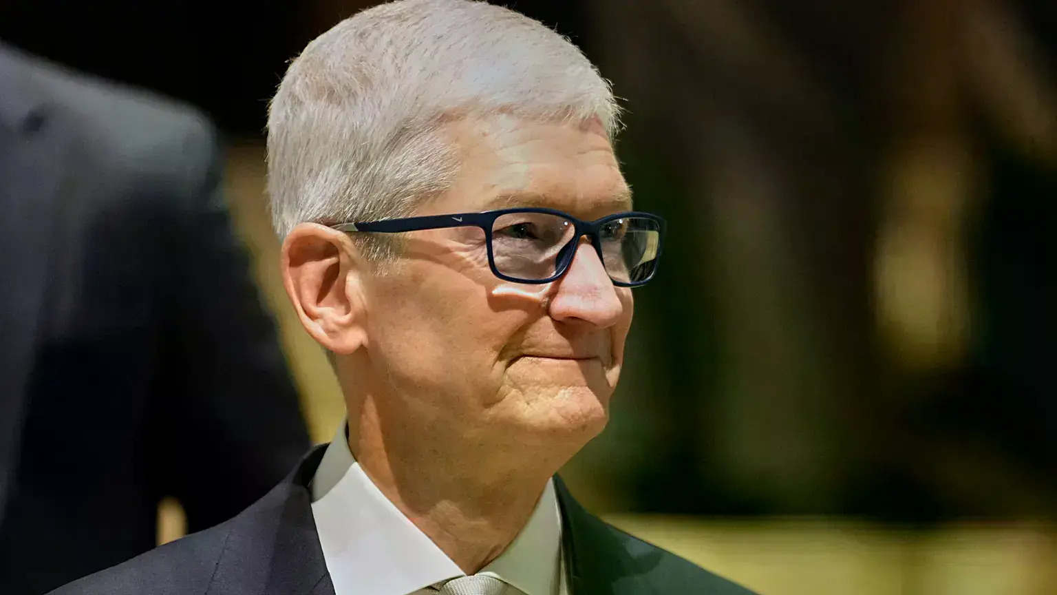 Tim Cook dimite como consejero delegado de Apple y será sucedido por John Ternus