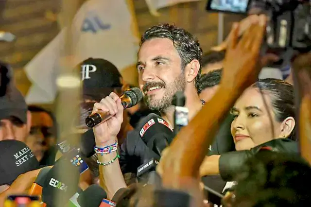 Juan Pablo Velasco, el domingo, tras confirmarse su victoria en Santa Cruz.