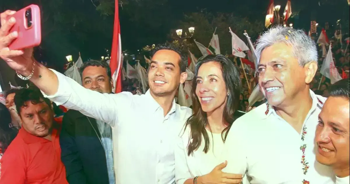 María René Soruco junto a Mario Cossío durante la campaña electoral.