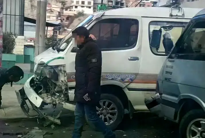 Los dos vehículos que protagonizaron el hecho de tránsito este martes.