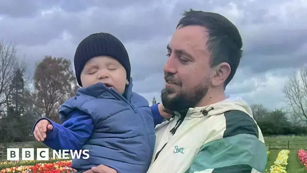 Stepan y Alina Kozariichuk con su bebé Bohdan.