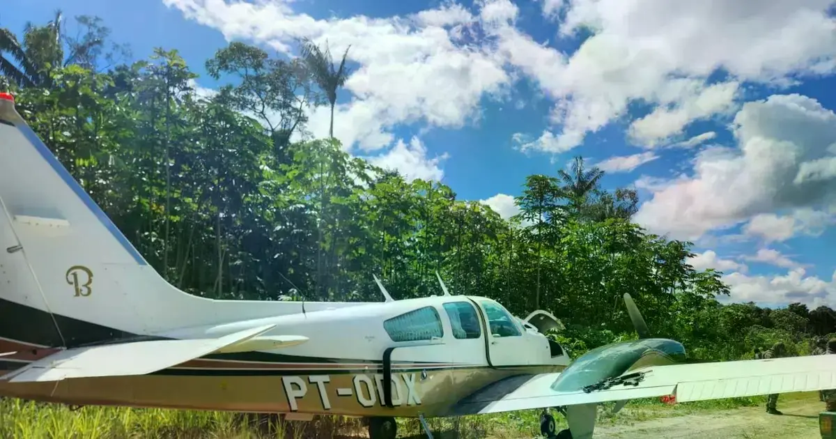 Policía boliviana incauta media tonelada de cocaína tras tiroteo en pista clandestina