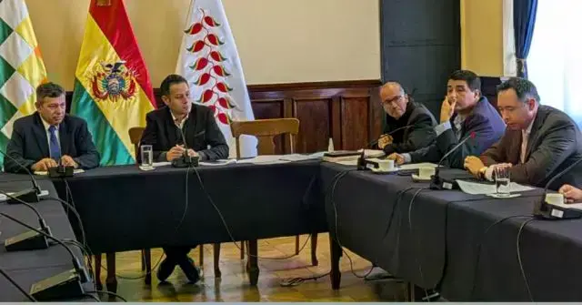 Reunión de jefes de bancada y autoridades del Senado y Diputados con el presidente nato de la Asamblea.