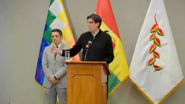 El ministro Mauricio Zamora y el viceministro Yamil García durante la conferencia de prensa.