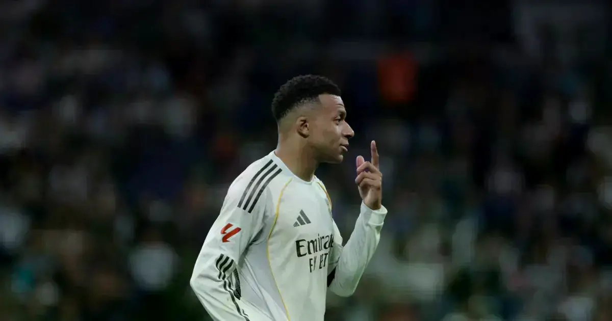 El delantero francés Mbappé durante el partido.