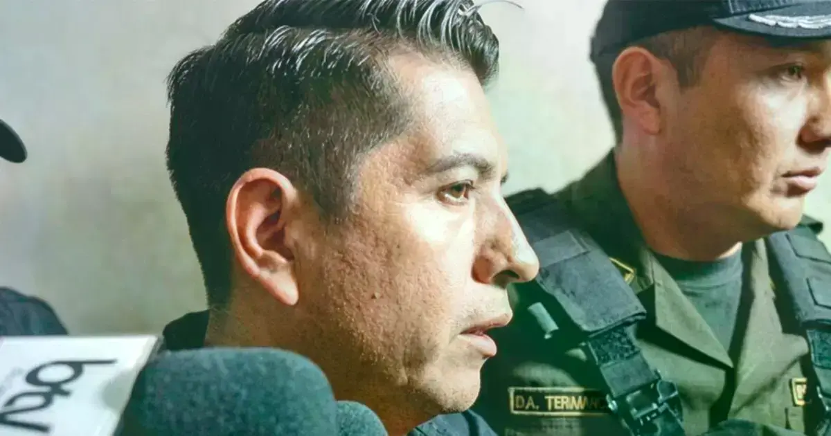 El ex funcionario del ministerio de Gobierno sale del Palacio de Justicia.