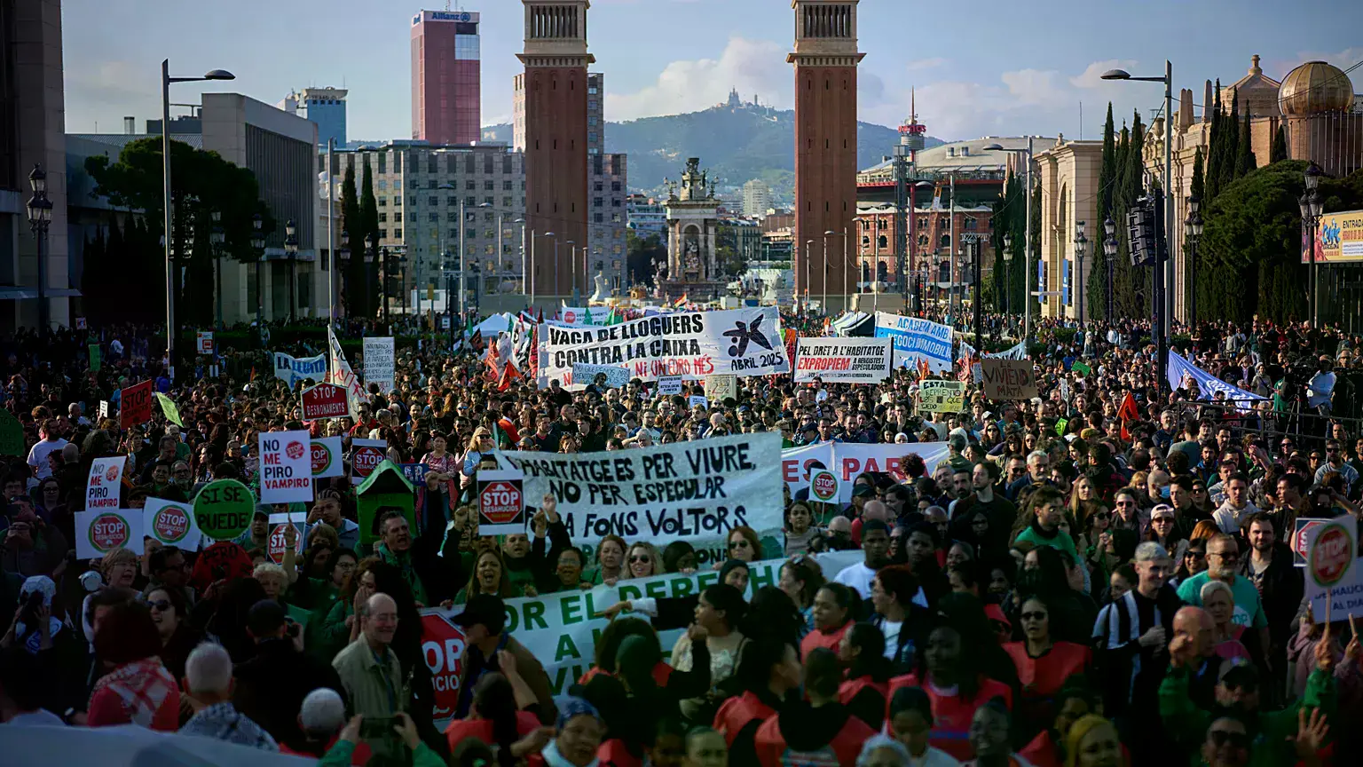 Manifestación en Barcelona contra el alto coste de la vivienda en abril de 2025.