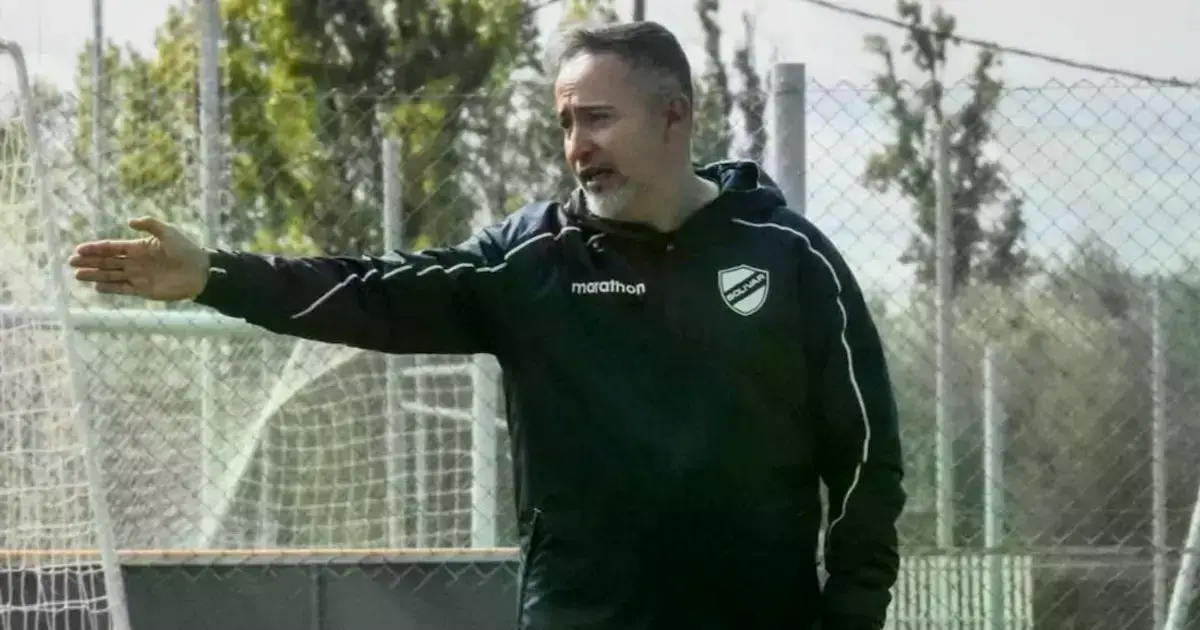 Flavio Robatto en una práctica del Club Bolívar en su predio de Ananta.