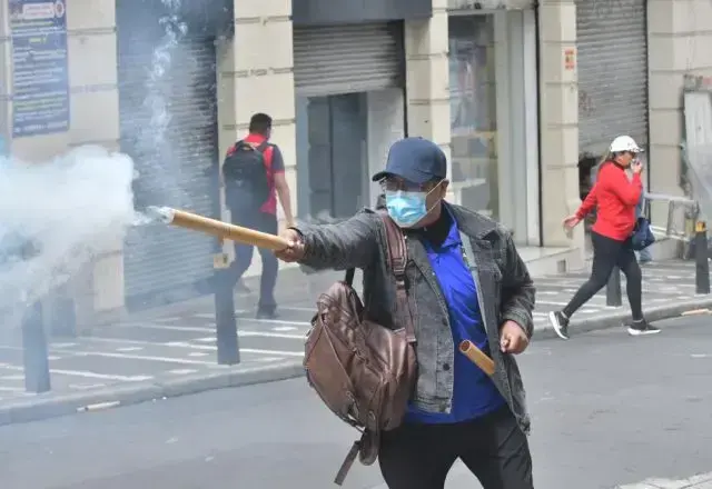 Enfrentamientos en el centro de la ciudad de La Paz.