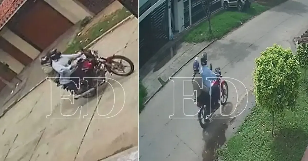 Cámaras de seguridad captaron a los delincuentes en una motocicleta.
