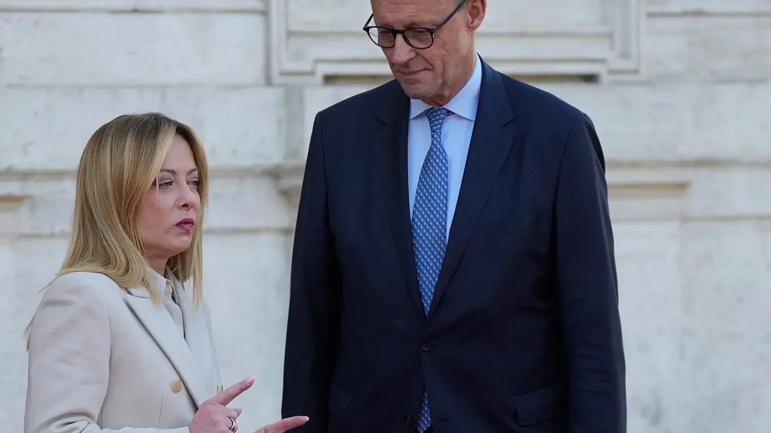 La primera ministra de Italia, Giorgia Meloni, junto al canciller de Alemania, Friedrich Merz.