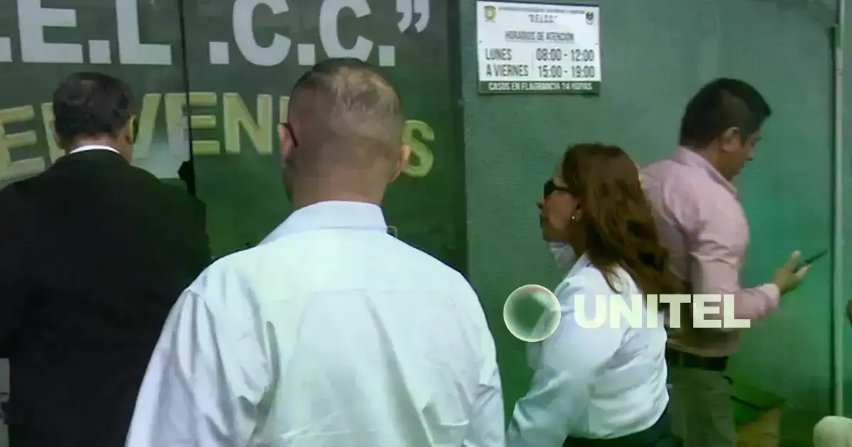 Momento de ingresar a declarar la jueza Mery Mojica