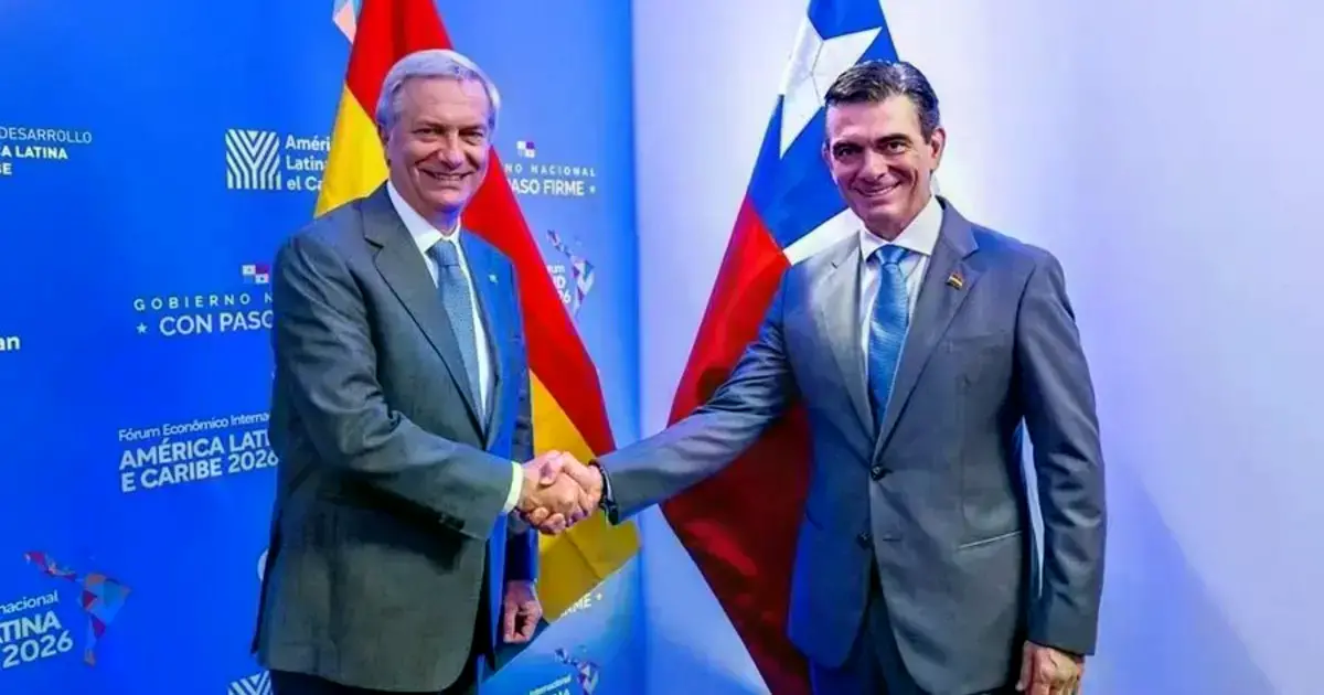 Kast y Paz en un pasado encuentro en Panamá. Foto de archivo: EFE