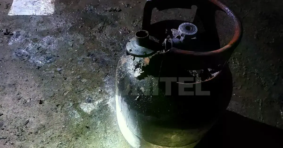 La garrafa que se halló en la vivienda que se quemó la noche del jueves.