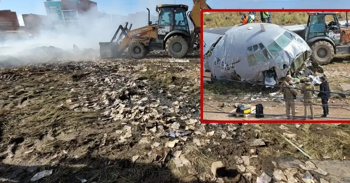 Billetes dispersos en el lugar del accidente. En recuadro la cabina del avión.