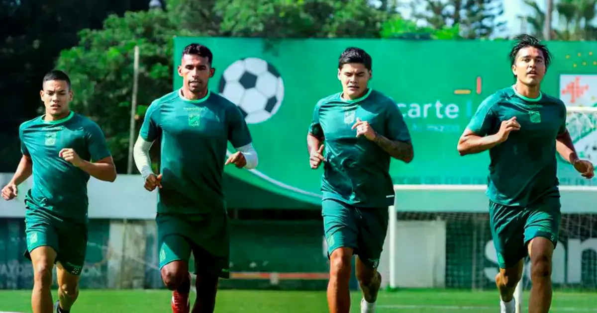 Marco Velasco, Gilbert Álvarez, Jorge Lovera y Marcelo Martins en práctica en el barrio El Trompillo.
