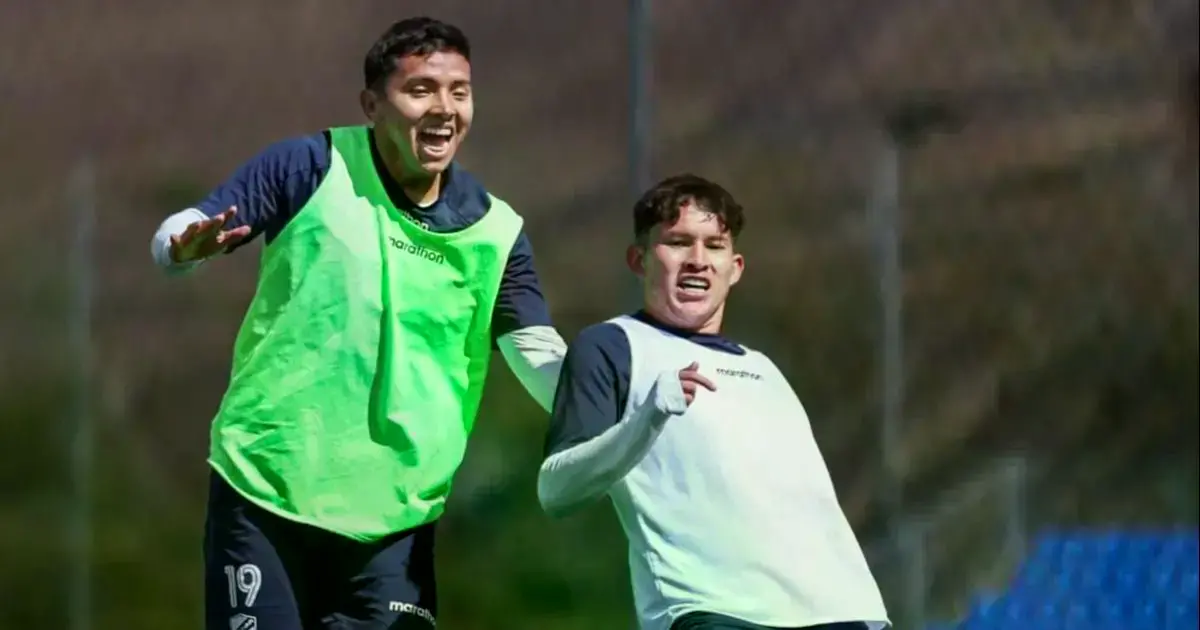 John García (izq.) y Luis Paz, en una práctica de la Academia.