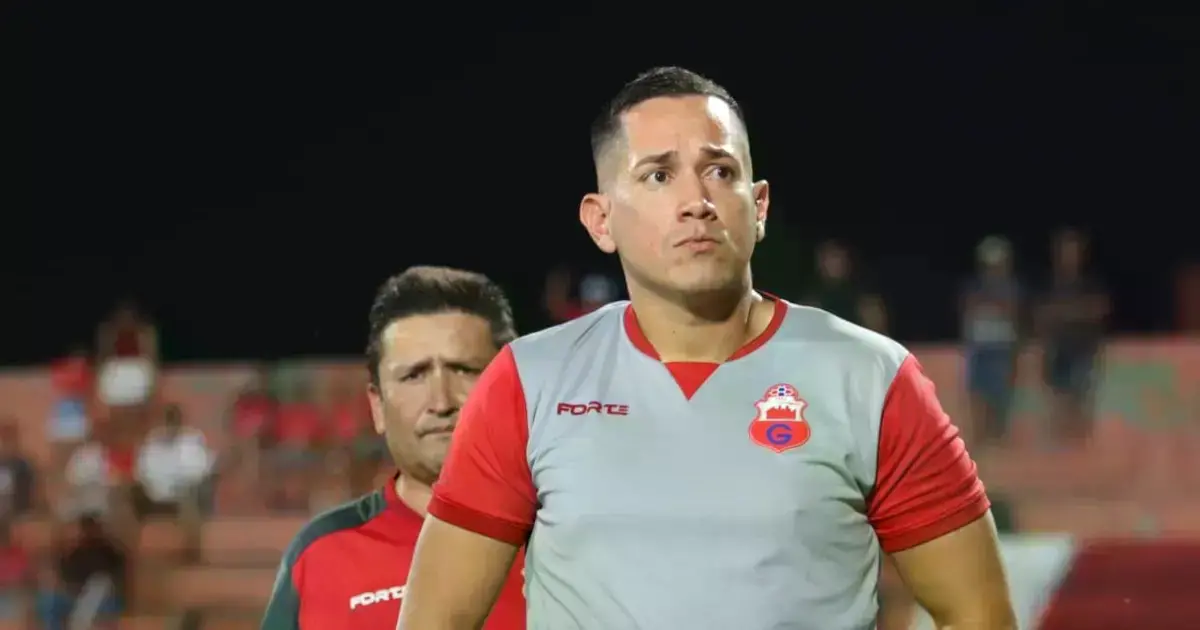 Leo Eguez, entrenador de Guabirá, durante una declaración.
