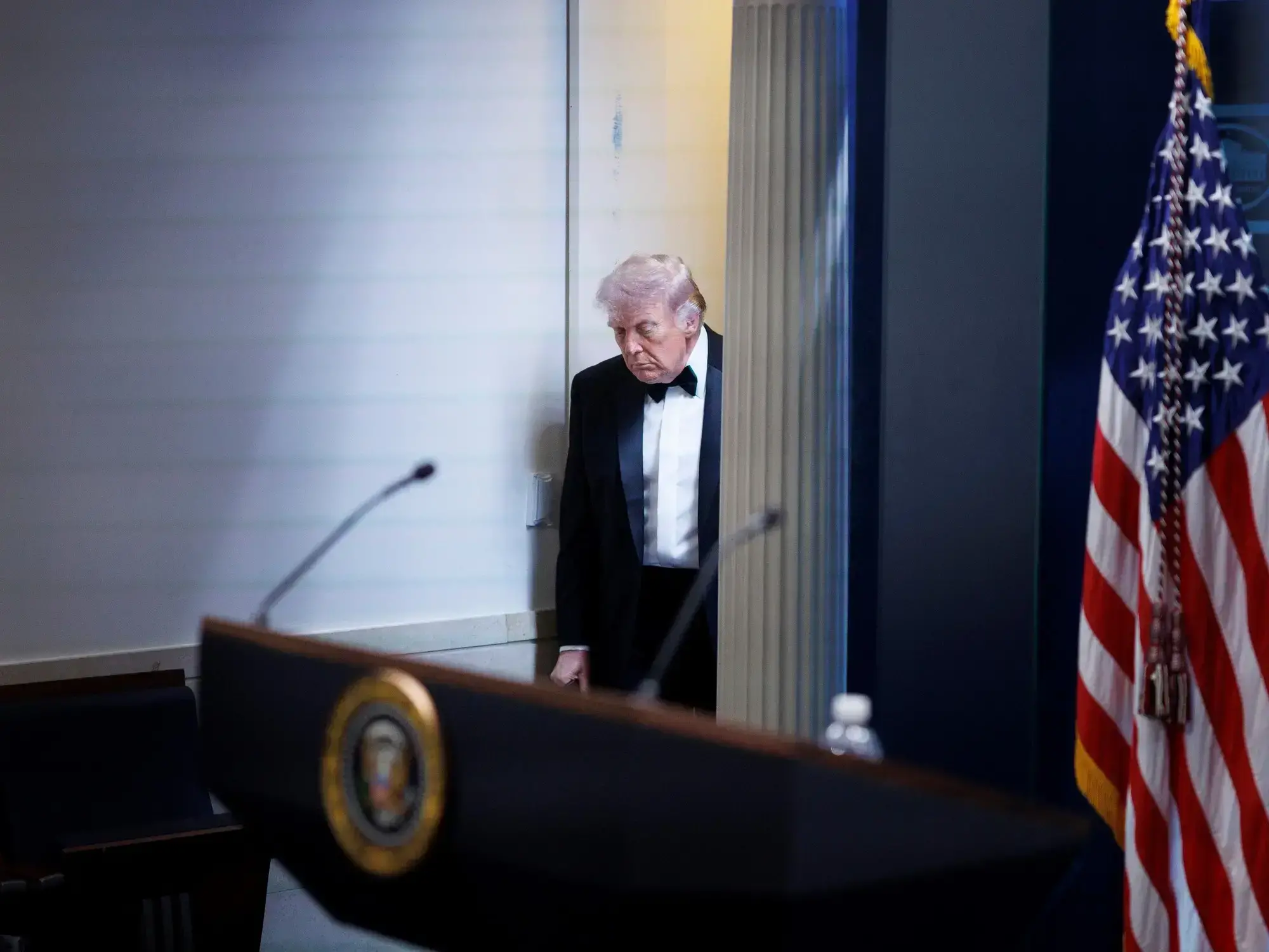 Cole Allen es arrestado por agentes del FBI.