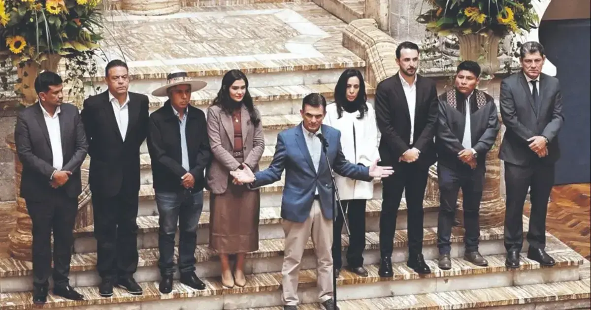 El presidente Rodrigo Paz con ocho de los nueve gobernadores electos en su primer encuentro.