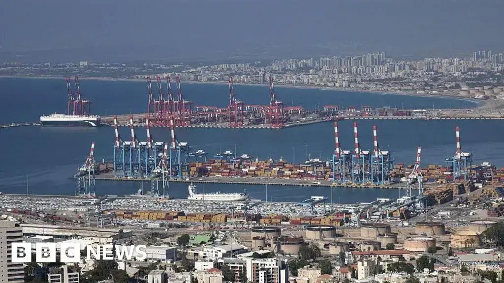 Barco con grano de territorio ucraniano ocupado por Rusia se prepara para descargar en Haifa (foto de archivo)