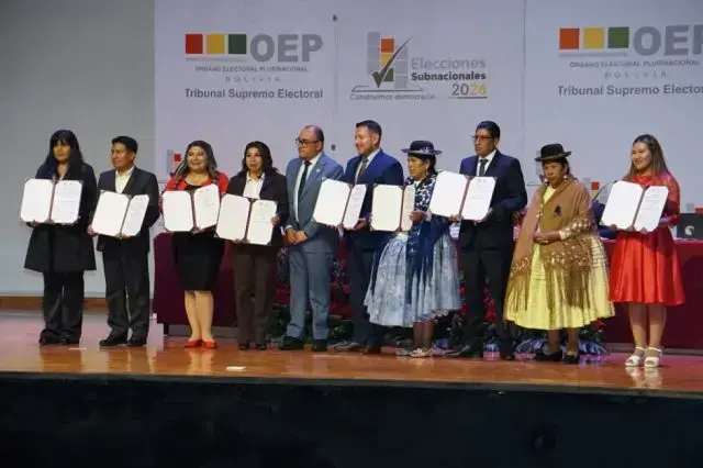 La entrega de credenciales en La Paz.