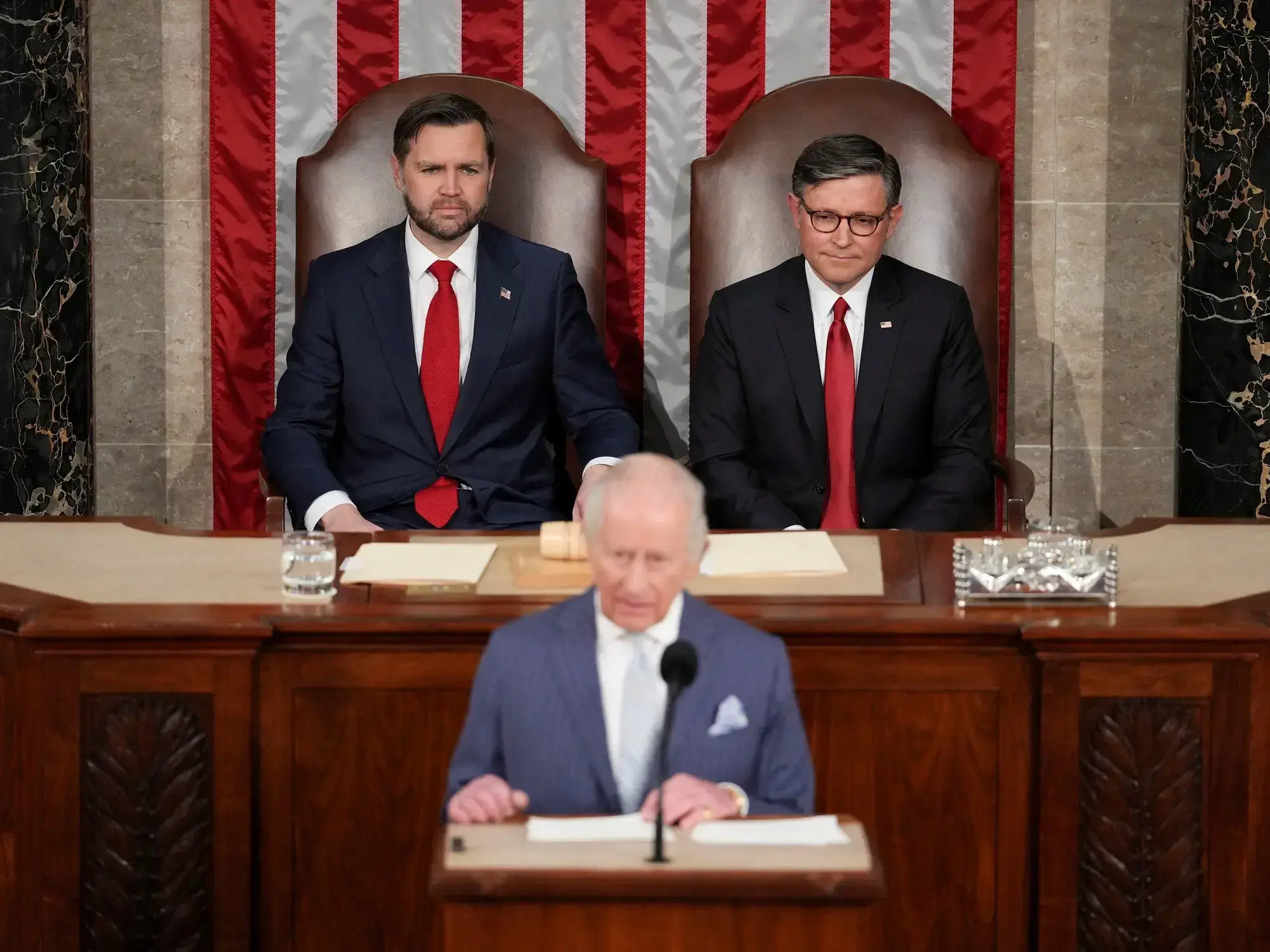 El rey Carlos III habla ante una sesion conjunta del Congreso en la Camara de Representantes, con la presencia del vicepresid