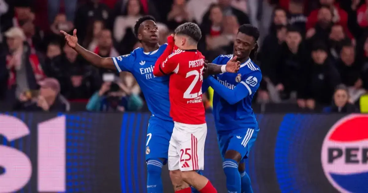 Incidente en donde el jugador Prestianni supuestamente dice un insulto racista a Vinícius.