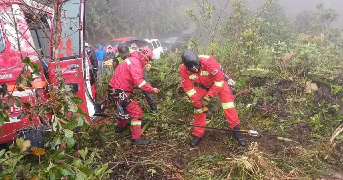 Equipos de rescate llegaron al punto del accidente