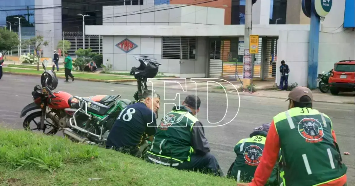 Mototaxistas no logran acuerdos con YPFB