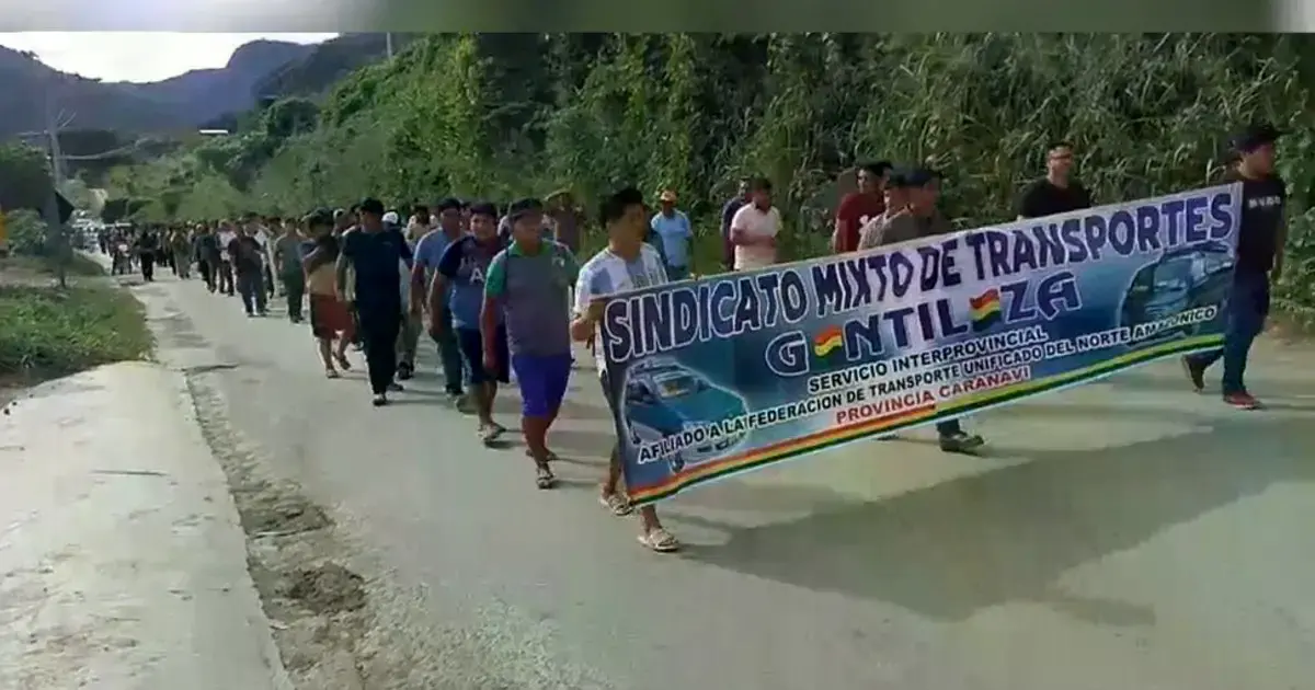 Transportistas marcharon para reforzar puntos de bloqueo.