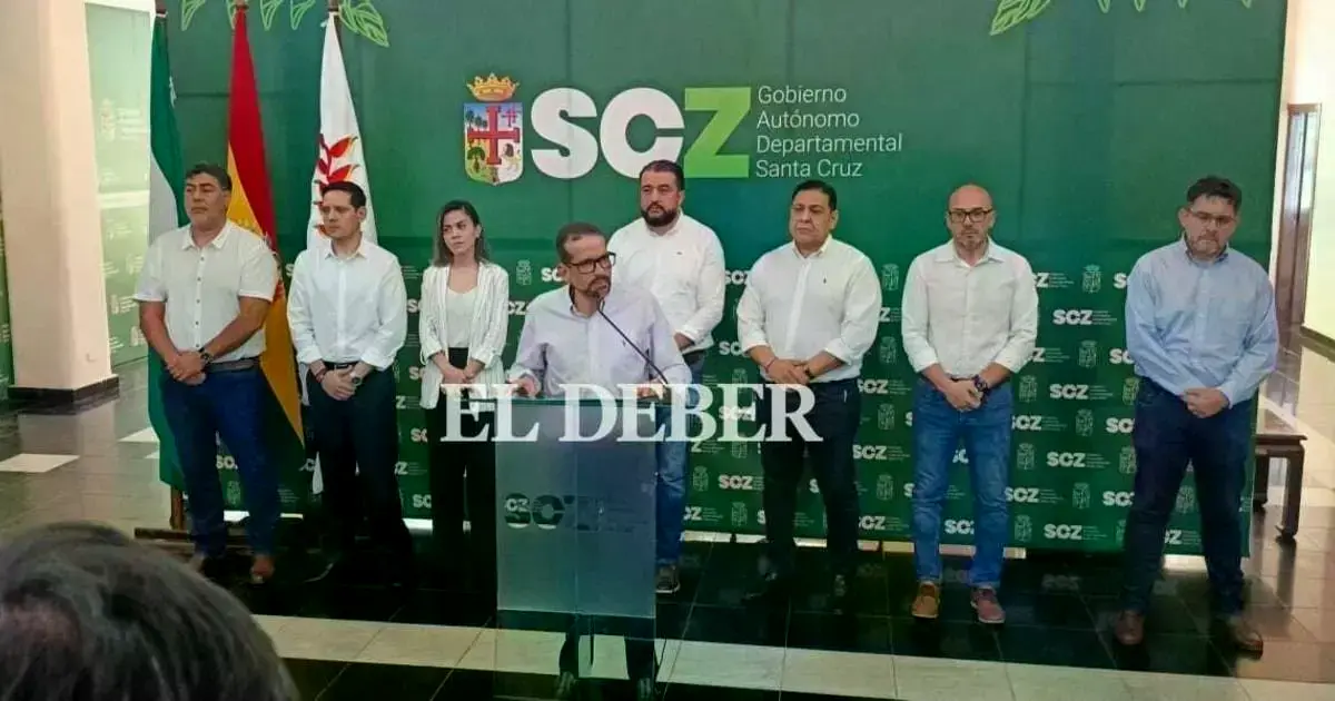 El gobernador Camacho presentó a su gabinete el 1 de septiembre de 2025, cuando volvió a ejercer funciones en Santa Cruz