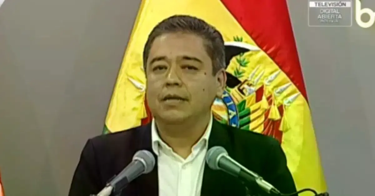 José Luis Gálvez en su primera conferencia de prensa.