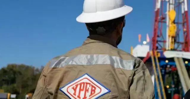 Uno de los trabajadores de YPFB