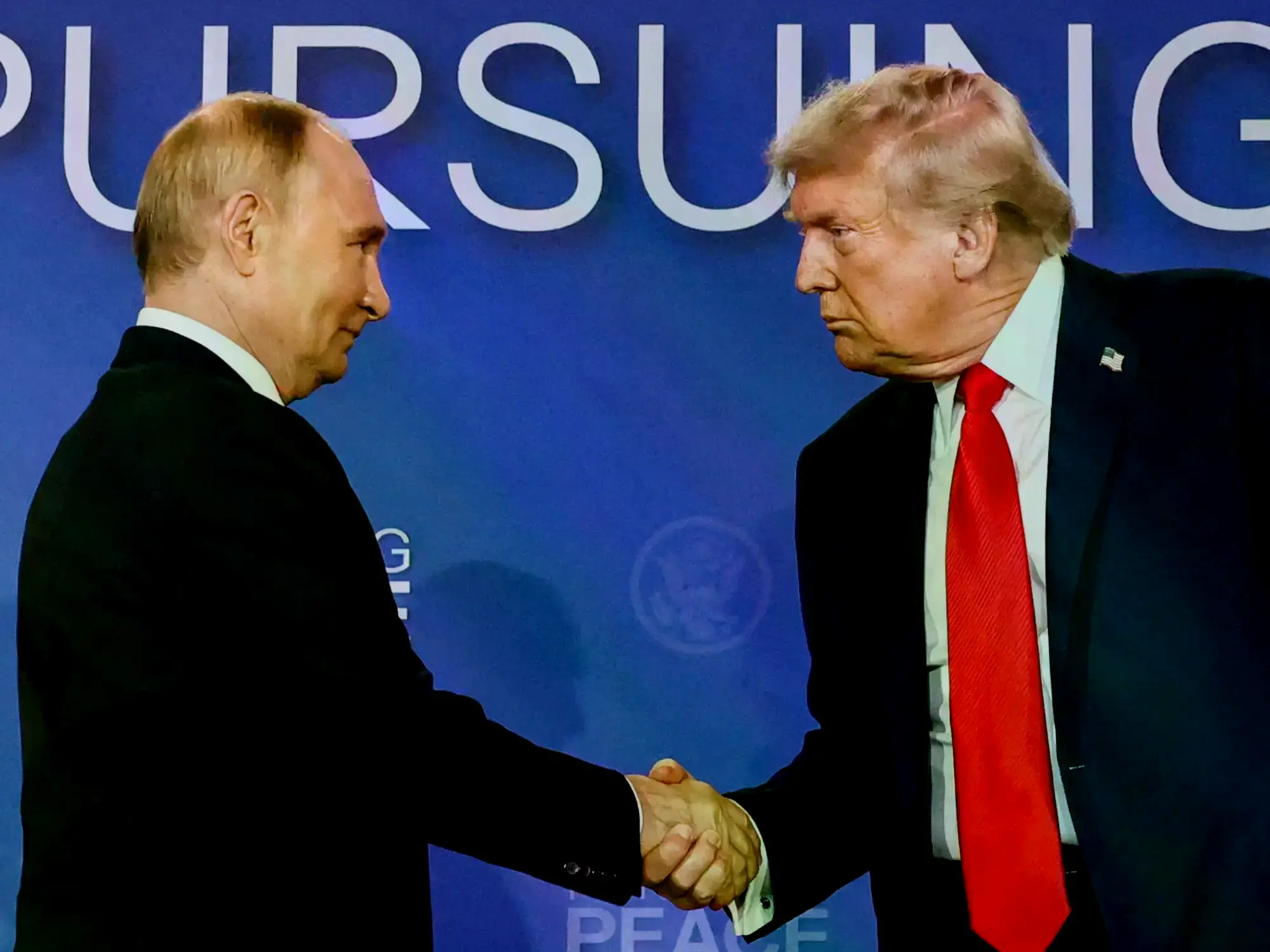 Donald Trump y Vladimir Putin en Anchorage, Alaska.