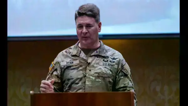 El Mayor General Philip J. Ryan, comandante general del Ejército Sur de Estados Unidos.