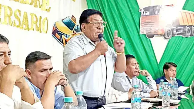 Los dirigentes de la Confederación Sindical de Choferes de Bolivia, este miércoles, en Santa Cruz.