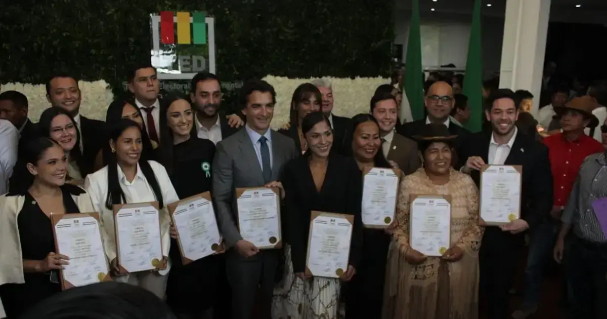 El alcalde electo Carlos Manuel Saavedra y sus concejales recibieron sus credenciales