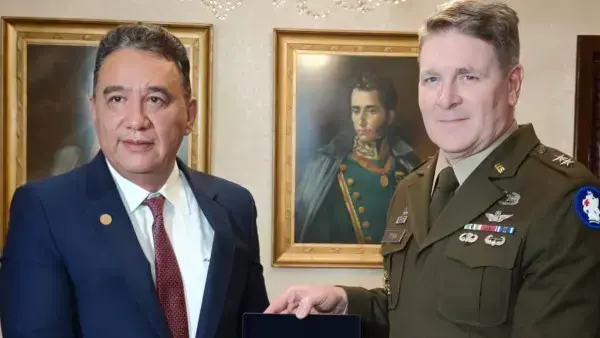 El ministro de Defensa, Marcelo Salinas, y el comandante del Ejército Sur de Estados Unidos, mayor general Philip J. Ryan.