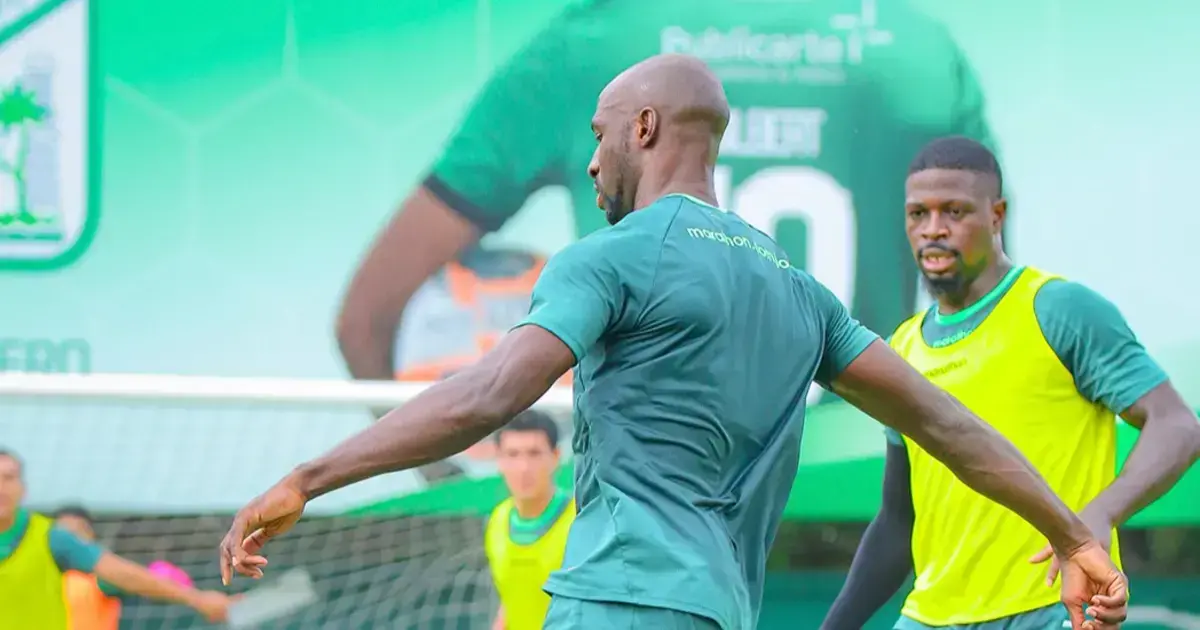 Mangala y Soni en una práctica de Oriente en el barrio El Trompillo.